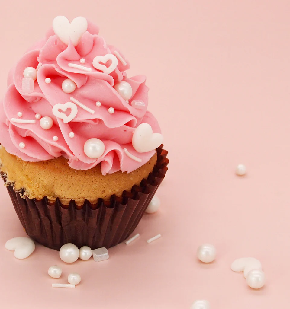 A Touch of Elegance: Why Natural Sprinkles are the New Standard for Luxury Wedding Cakes